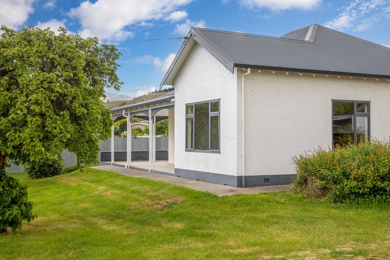 Photo of property in 122-124 Sunderland Street, Clyde, 9330