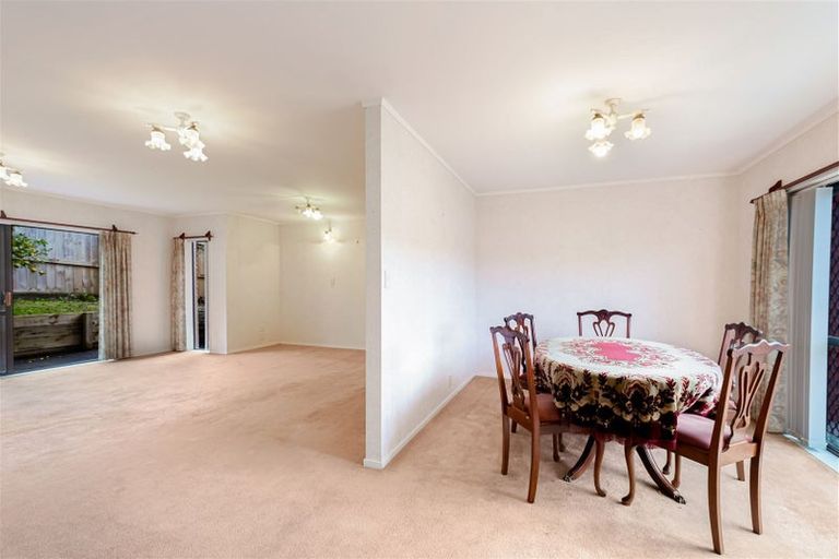 Photo of property in 31 Petrel Place, Massey, Auckland, 0614
