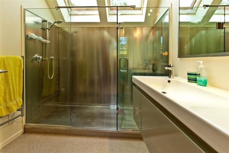 Photo of property in 166a Rimmer Road, Helensville, 0875