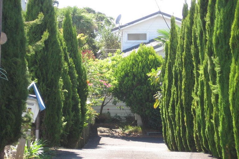 Photo of property in 1/39 Eastcliffe Road, Castor Bay, Auckland, 0620