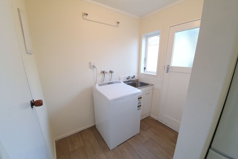 Photo of property in 2 Ladbrooke Drive, Newlands, Wellington, 6037