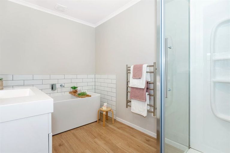 Photo of property in 49a Banks Boulevard, Whitby, Porirua, 5024