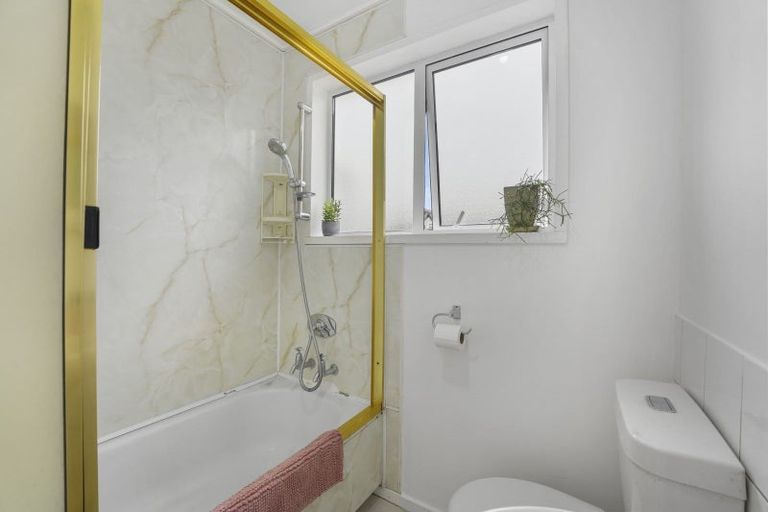 Photo of property in 21a Oakleigh Street, Maungaraki, Lower Hutt, 5010