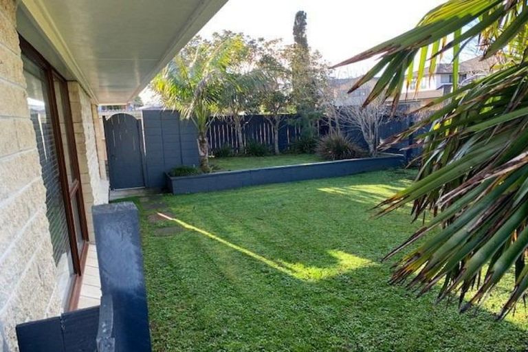 Photo of property in 1/19 Gulf Crest, Bucklands Beach, Auckland, 2012