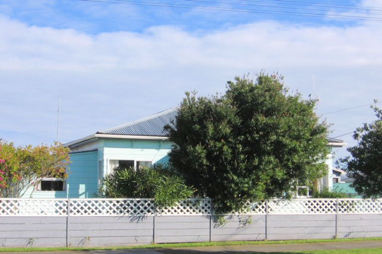 Photo of property in 4 Gladstone Street, Foxton, 4814