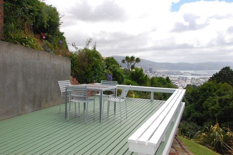 Photo of property in 18 Connaught Terrace, Brooklyn, Wellington, 6021