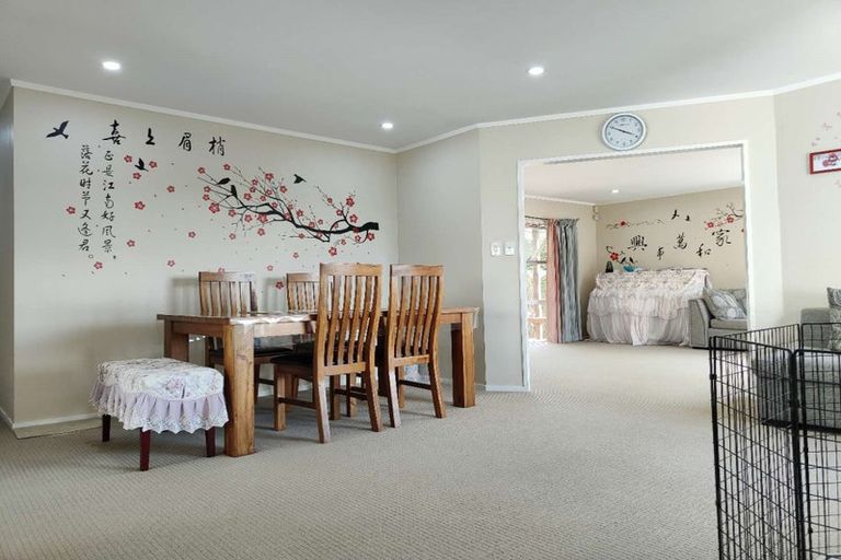 Photo of property in 72 Granville Drive, Massey, Auckland, 0614