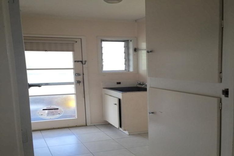 Photo of property in 1/240 Forrest Hill Road, Forrest Hill, Auckland, 0620