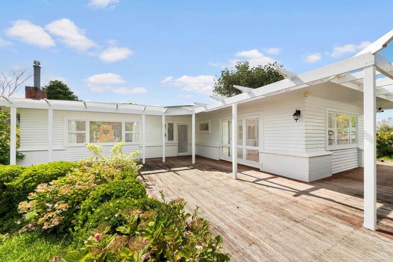 Photo of property in 68 Matipo Road, Te Atatu Peninsula, Auckland, 0610