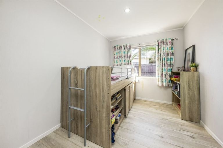 Photo of property in 2/1 Peguero Place, Totara Heights, Auckland, 2105