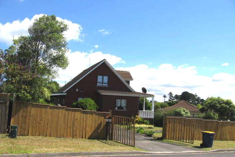 Photo of property in 1 Andros Place, Unsworth Heights, Auckland, 0632