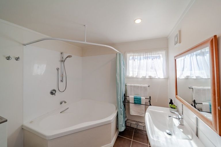 Photo of property in 1001 Caroline Road, Mayfair, Hastings, 4122