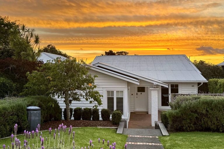 Photo of property in 7a North Avenue, Narrow Neck, Auckland, 0624