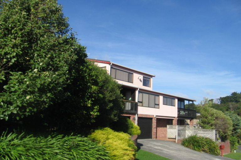 Photo of property in 12 The Crowsnest, Whitby, Porirua, 5024
