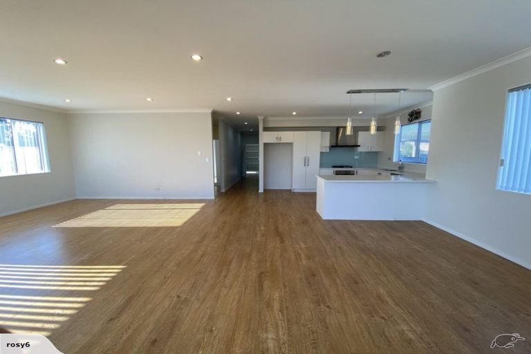 Photo of property in 43 Maylee Crescent, Gulf Harbour, Whangaparaoa, 0930