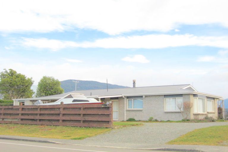 Photo of property in 37 Dusky Street, Te Anau, 9600