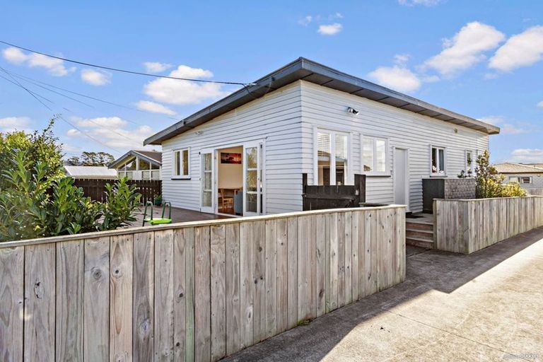 Photo of property in 237 Sturges Road, Henderson, Auckland, 0612