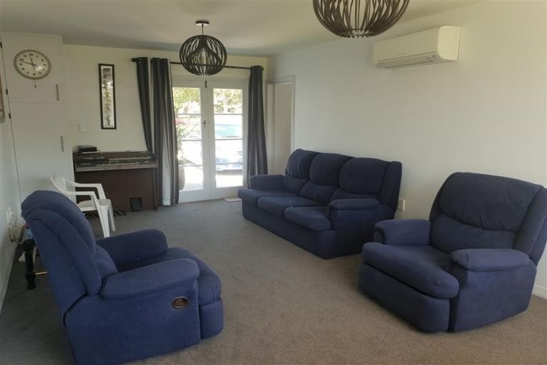 Photo of property in 422 Memorial Avenue, Burnside, Christchurch, 8053