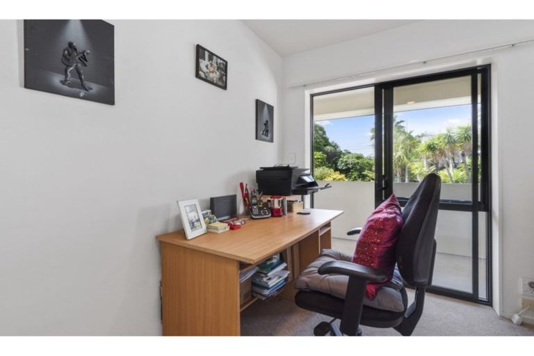 Photo of property in 2/90 Albany Highway, Greenhithe, Auckland, 0632
