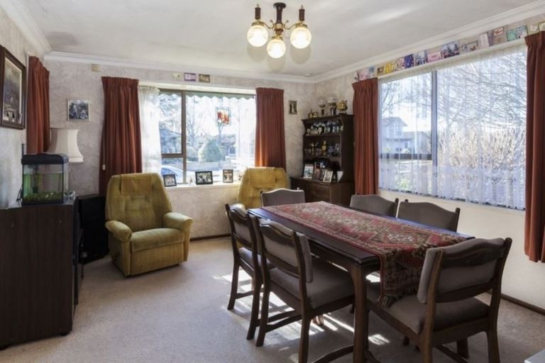 Photo of property in 19 Montclare Avenue, Ilam, Christchurch, 8041