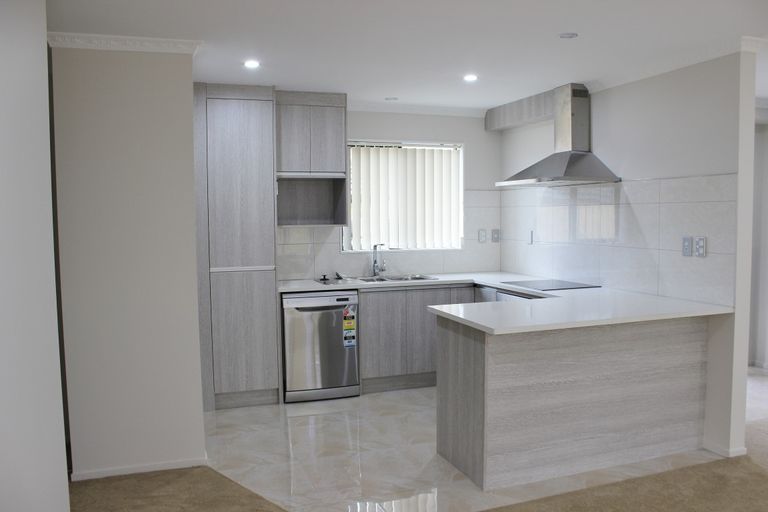 Photo of property in 52a Churchill Avenue, Manurewa, Auckland, 2102