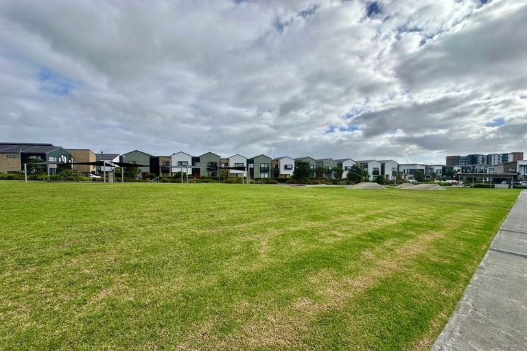 Photo of property in 4 Kaiwawao Lane, Hobsonville, Auckland, 0616