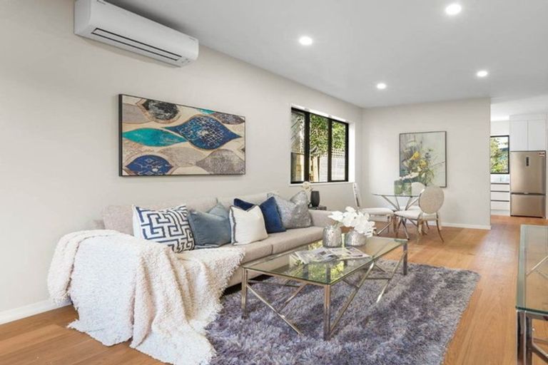 Photo of property in 18 Mariners View Road, Beach Haven, Auckland, 0626