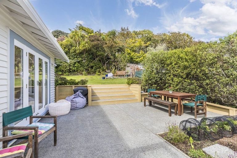 Photo of property in 11 Firth Terrace, Karori, Wellington, 6012