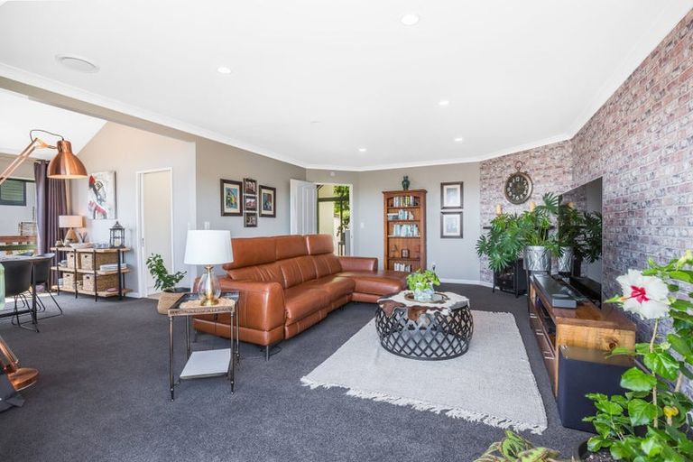 Photo of property in 56 Kakariki Grove, Waikanae, 5036