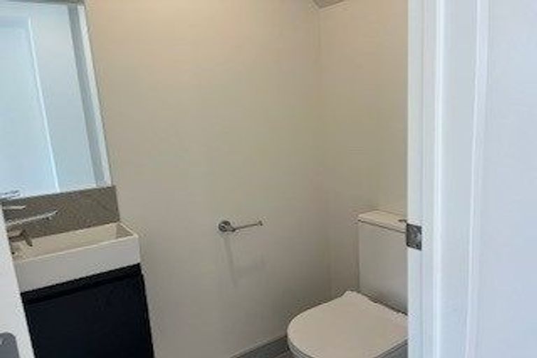 Photo of property in 29d Takapu Street, Henderson, Auckland, 0612