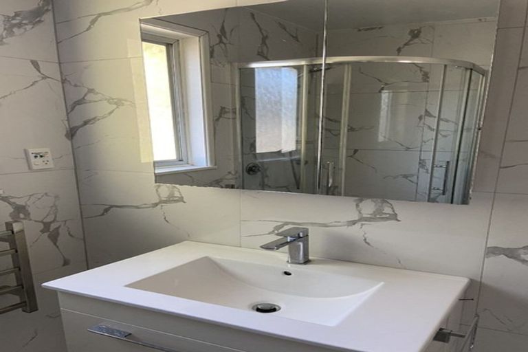 Photo of property in 21 Castleford Street, Green Bay, Auckland, 0604