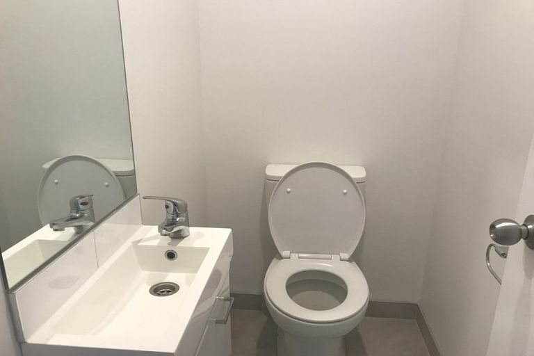 Photo of property in 2/113 Knighton Road, Hillcrest, Hamilton, 3216