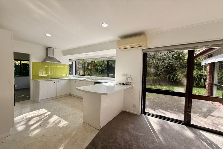 Photo of property in 53 Mirrabooka Avenue, Botany Downs, Auckland, 2010