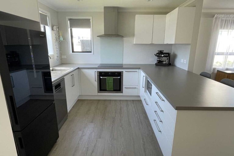 Photo of property in 31 Discovery Place, Marfell, New Plymouth, 4310