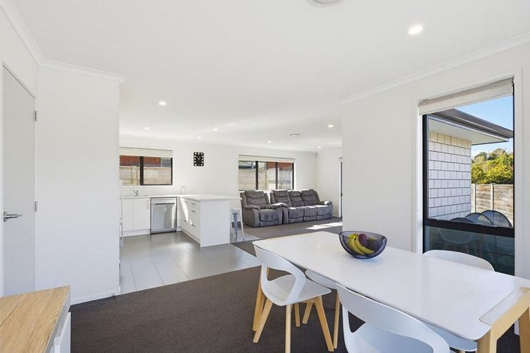 Photo of property in 6 Mooring Close, Whitby, Porirua, 5024
