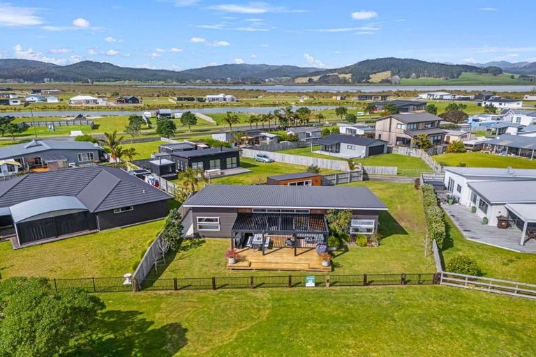 Photo of property in 171 Rangiora Crescent, Matarangi, Whitianga, 3592