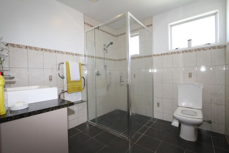 Photo of property in 22 Glennandrew Drive, Half Moon Bay, Auckland, 2012