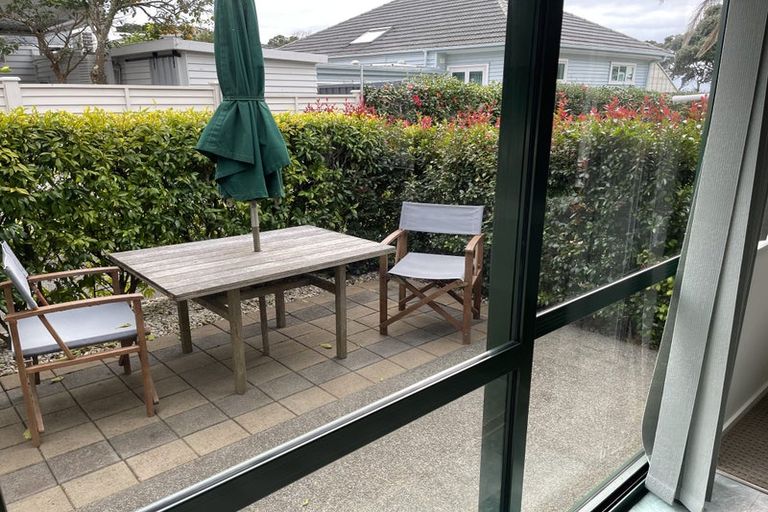 Photo of property in 25 Shelly Beach Parade, Cockle Bay, Auckland, 2014