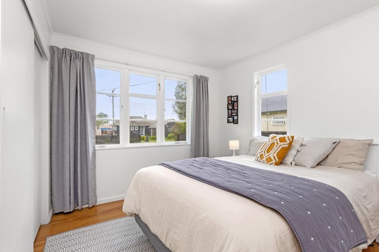 Photo of property in 82 Alfred Street, Fairfield, Hamilton, 3214