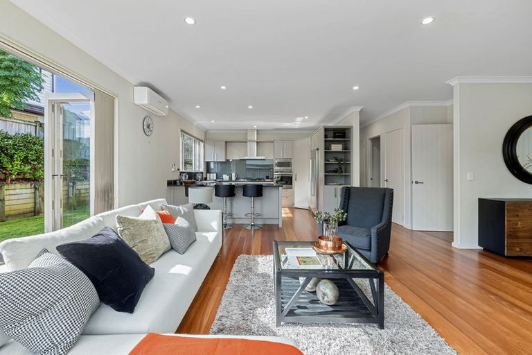 Photo of property in 12 Bur Oak Terrace, Schnapper Rock, Auckland, 0632