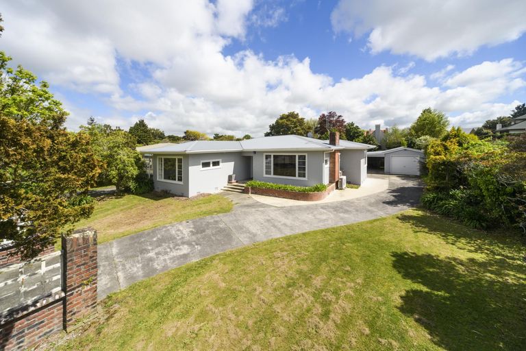 Photo of property in 583 Featherston Street, Roslyn, Palmerston North, 4414