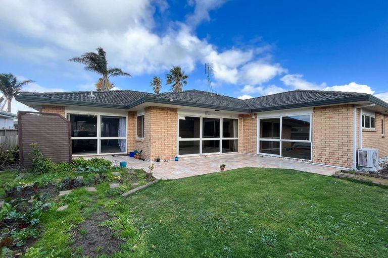 Photo of property in 12 Dan Tori Place, Orewa, 0931