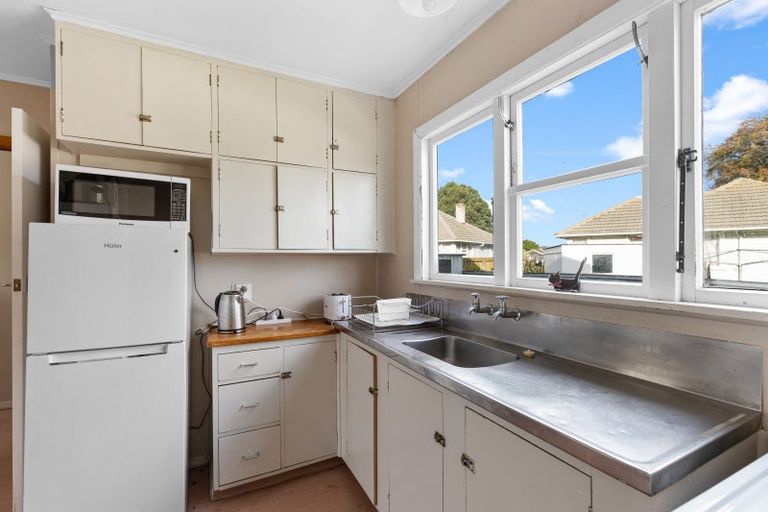 Photo of property in 3 Renfrew Place, Highbury, Palmerston North, 4412