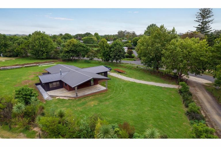 Photo of property in 16 Pa Road, Kerikeri, 0230