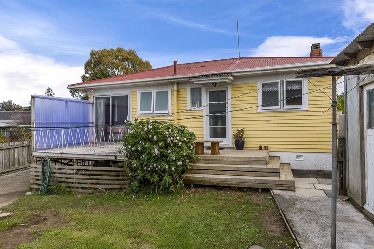 Photo of property in 6 Aotea Road, Glen Eden, Auckland, 0602