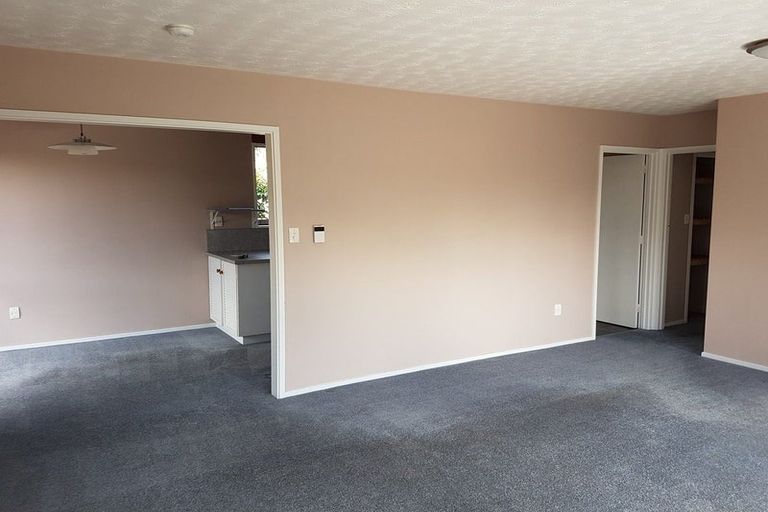 Photo of property in 3 Strack Place, Redwood, Christchurch, 8051
