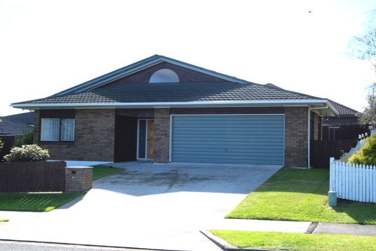 Photo of property in 11 West Fairway, Golflands, Auckland, 2013