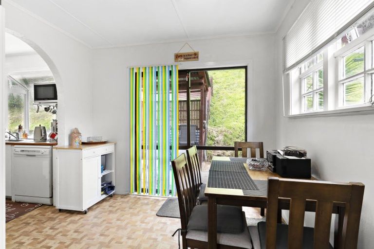 Photo of property in 10 Waipuna Grove, Stokes Valley, Lower Hutt, 5019