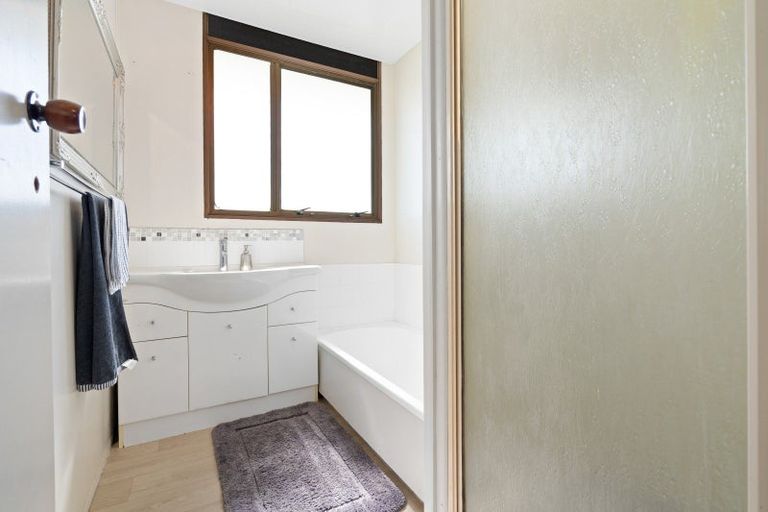 Photo of property in 1 Shearwater Street, One Tree Point, 0118