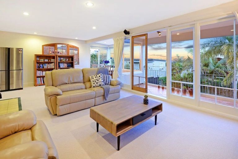 Photo of property in 2/13 Castor Bay Road, Castor Bay, Auckland, 0620